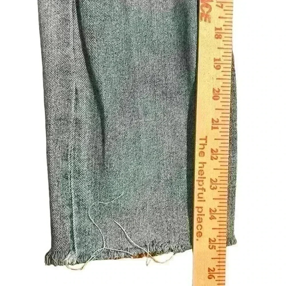 Levi’s Wedgie Straight Women’s Denim Jeans Size 30 Distressed Cropped Raw Hem - Picture 4 of 7